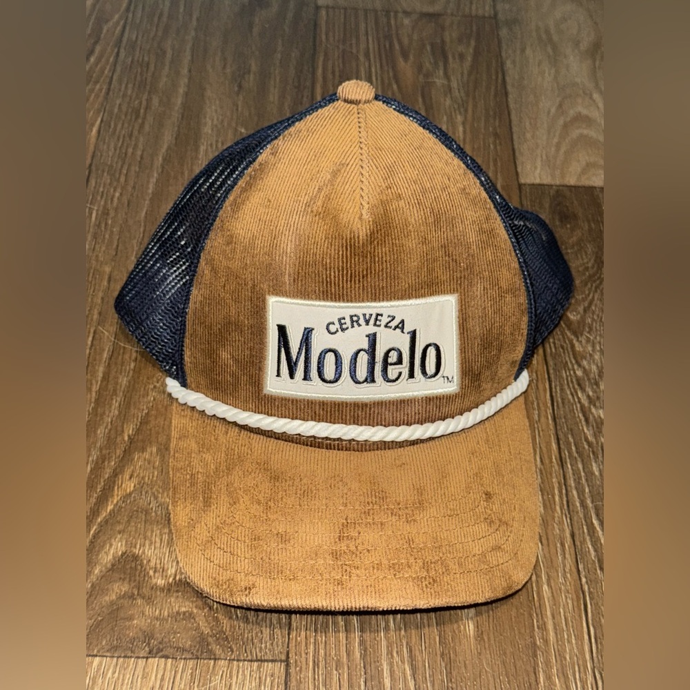 Modelo Corduroy Snap Back Trucker Hat